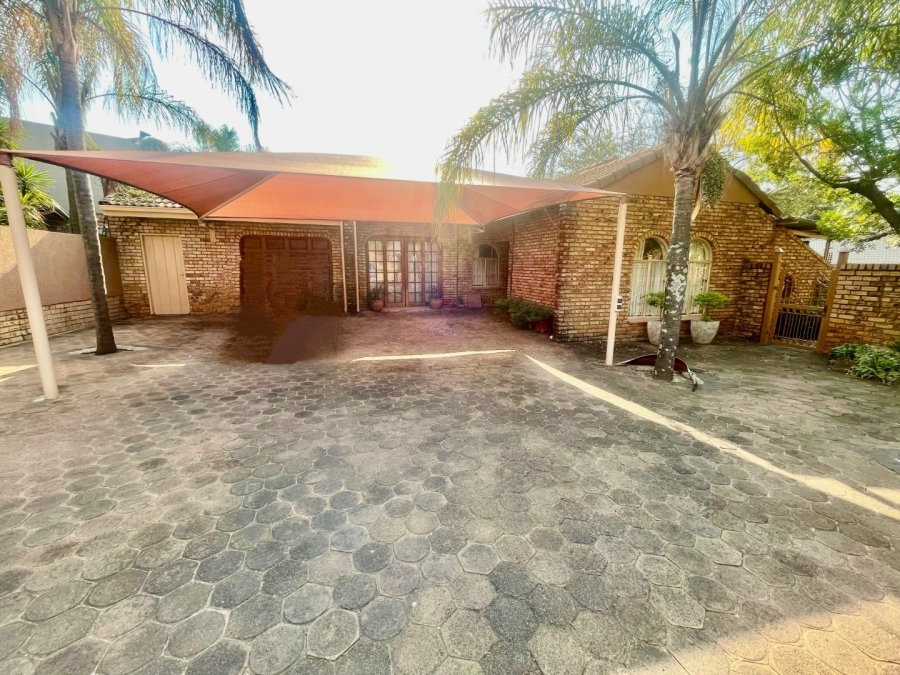4 Bedroom Property for Sale in Safari Gardens North West